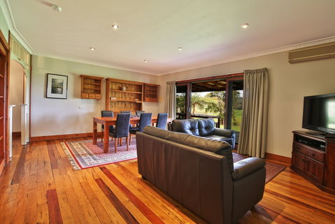 Elouera - Accommodation Gladstone 9