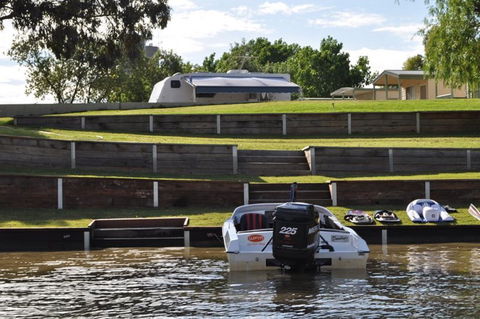 Euston Riverfront Caravan Park And Cafe - Accommodation Gladstone 2
