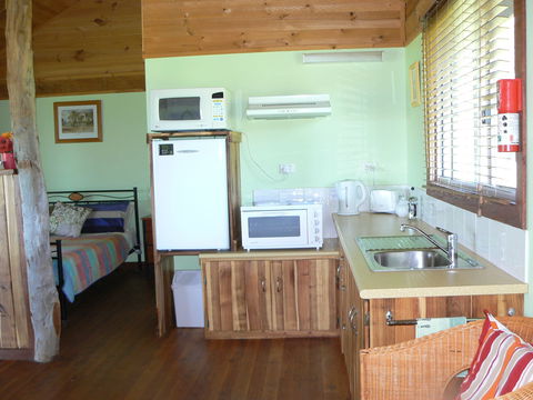Gaddleen Grove Cottages - Accommodation Gladstone 2