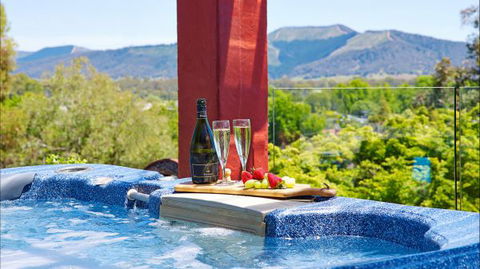 Greatview Holiday Spa Retreat For Couples - Accommodation Gladstone 2