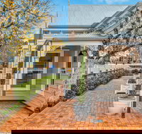 Grandview Accommodation - The Elm Tree Apartments - Accommodation Gladstone