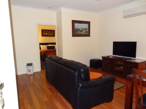 Hahndorf Oak Tree Cottages - Accommodation Gladstone 1