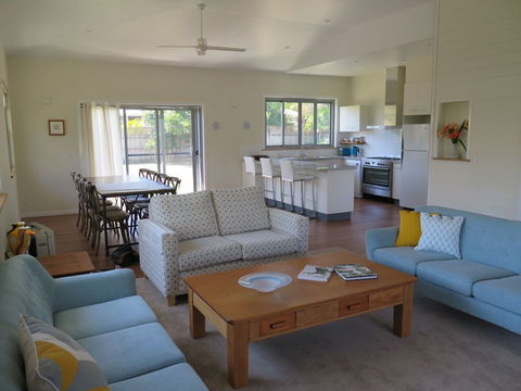 Turtle Bay House - Accommodation Gladstone 0