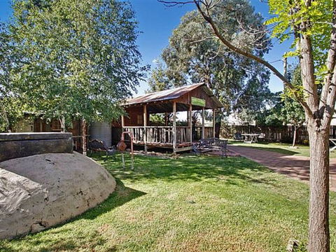 Boorowa Hotel - Accommodation Gladstone 0