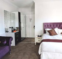 International On The Water Hotel - Accommodation Gladstone