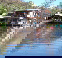 Lakeside Lodge - Accommodation Gladstone