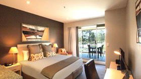 Oaks Plaza Pier Hotel - Accommodation Gladstone 0