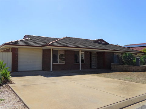 Marina Pathway - Accommodation Gladstone 0