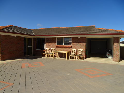 Marina Pathway - Accommodation Gladstone 1