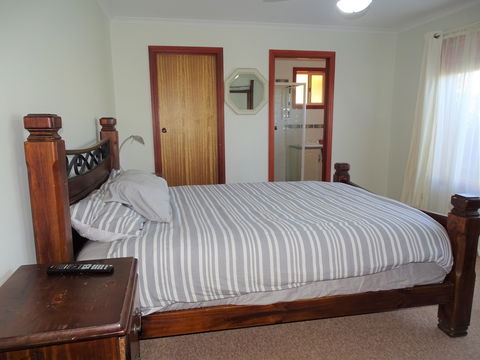 Marina Pathway - Accommodation Gladstone 5