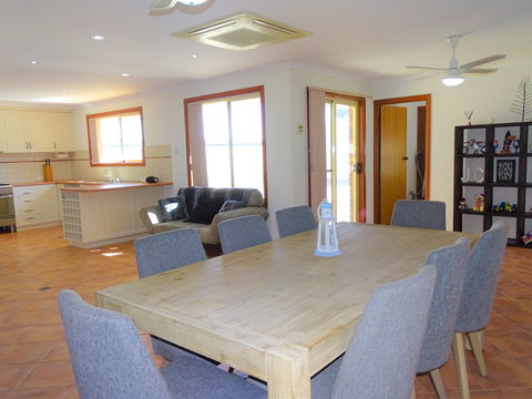 Marina Pathway - Accommodation Gladstone 9