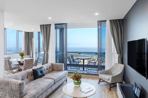 Meriton Suites Southport - Accommodation Gladstone 1