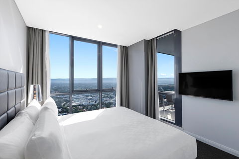 Meriton Suites Southport - Accommodation Gladstone 4