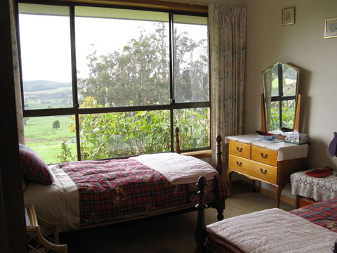 Plovers Ridge Country Retreat - Accommodation Gladstone 1
