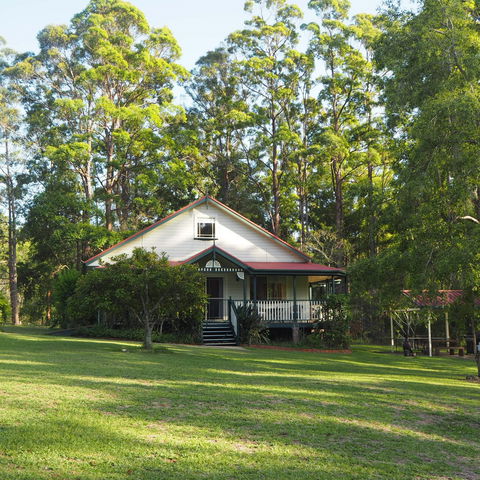 Telegraph Retreat Cottages - Accommodation Gladstone 0