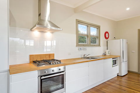 The Love Shack: Pambula Beach - Accommodation Gladstone 1