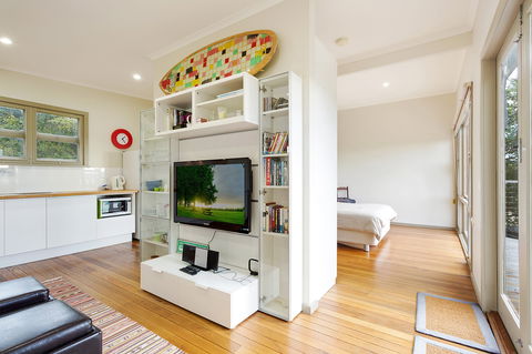 The Love Shack: Pambula Beach - Accommodation Gladstone 2