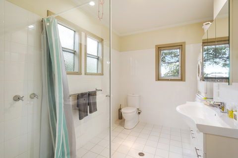 The Love Shack: Pambula Beach - Accommodation Gladstone 3