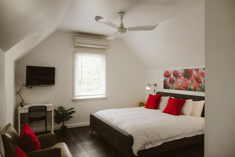 The Loft At Denver - Accommodation Gladstone 3