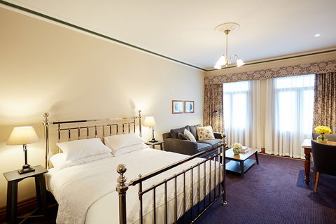 The Settlement Hotel - Accommodation Gladstone 0