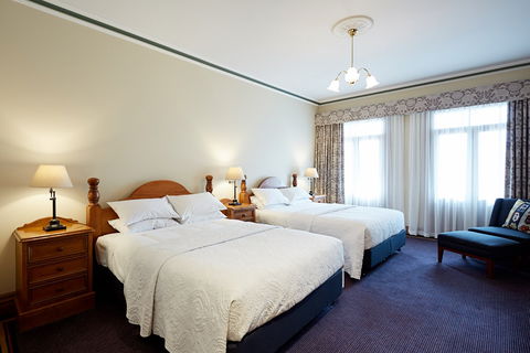 The Settlement Hotel - Accommodation Gladstone 1