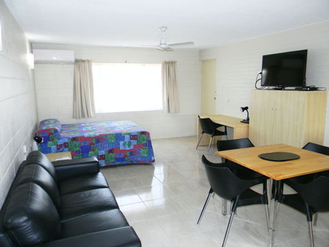 The Rover Holiday Units/Motel - Accommodation Gladstone 4