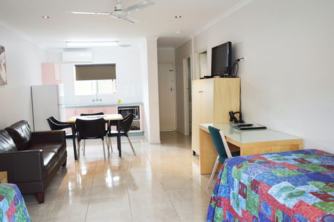 The Rover Holiday Units/Motel - Accommodation Gladstone 5