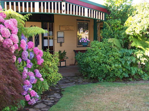 Willowlake Cottages - Accommodation Gladstone 0
