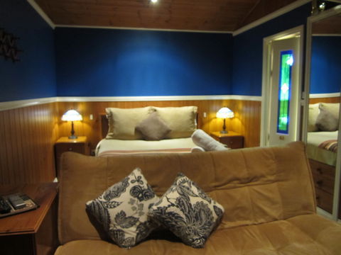 Willowlake Cottages - Accommodation Gladstone 4