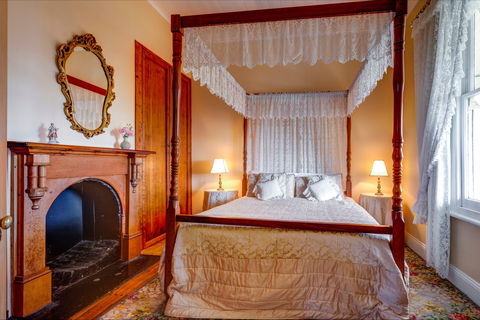 Abbey's Spa Cottage - Accommodation Gladstone 0