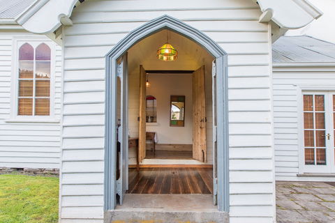 Abbey On Main - Accommodation Gladstone 1