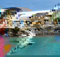 Absolute Waterfront Villa - Accommodation Gladstone