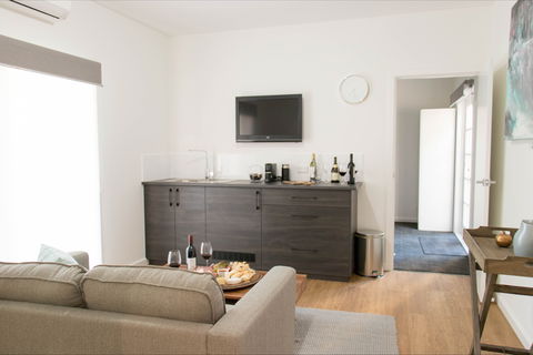 A Coonawarra Experience - Accommodation Gladstone 3