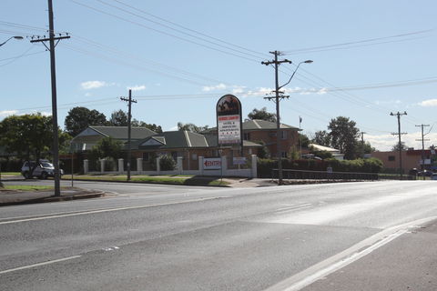 Across Country Motor Inn And Serviced Apartments - Accommodation Gladstone 0