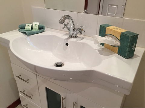 Across Country Motor Inn And Serviced Apartments - Accommodation Gladstone 2