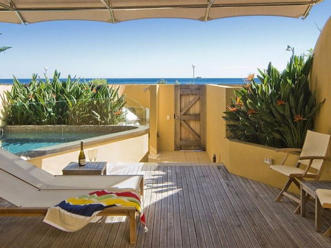 Beach Suites - Accommodation Gladstone 1