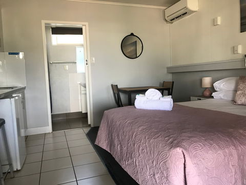 Charm City Motel - Accommodation Gladstone 1