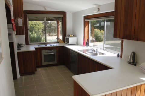 Cullen Wines Homestead - Accommodation Gladstone 2
