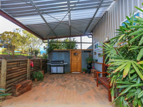 DCs Madra - Accommodation Gladstone 2