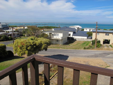 Foster Street Holiday Home - Accommodation Gladstone 0