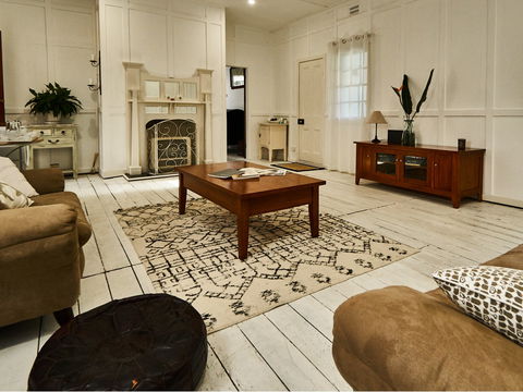 Glenellyn House - Servants Quarters - Accommodation Gladstone 3