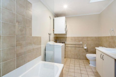 Heather's Hideaway - Accommodation Gladstone 8