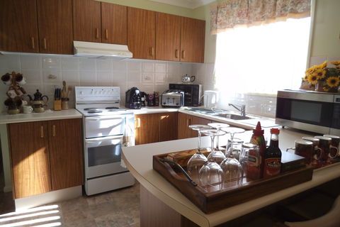 Hillview Bed And Breakfast - Accommodation Gladstone 4