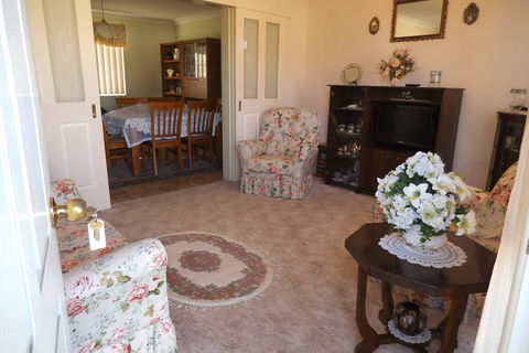 Hillview Bed And Breakfast - Accommodation Gladstone 5