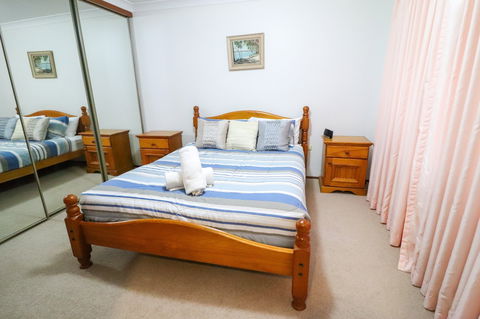 Kingfisher Lakehouse - Accommodation Gladstone 2