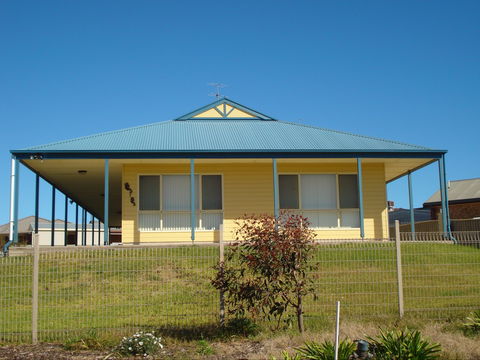Larasa - Accommodation Gladstone 0