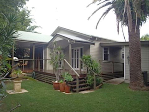 MacNicol Cottage - Accommodation Gladstone 0