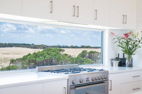 Magic Beach - Accommodation Gladstone 2