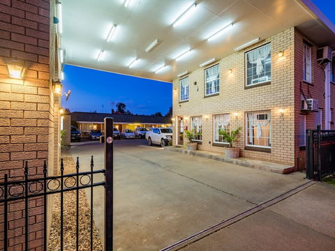 Motel Mandalay - Accommodation Gladstone 1