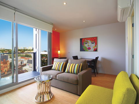 Oaks Melbourne South Yarra Suites - Accommodation Gladstone 0